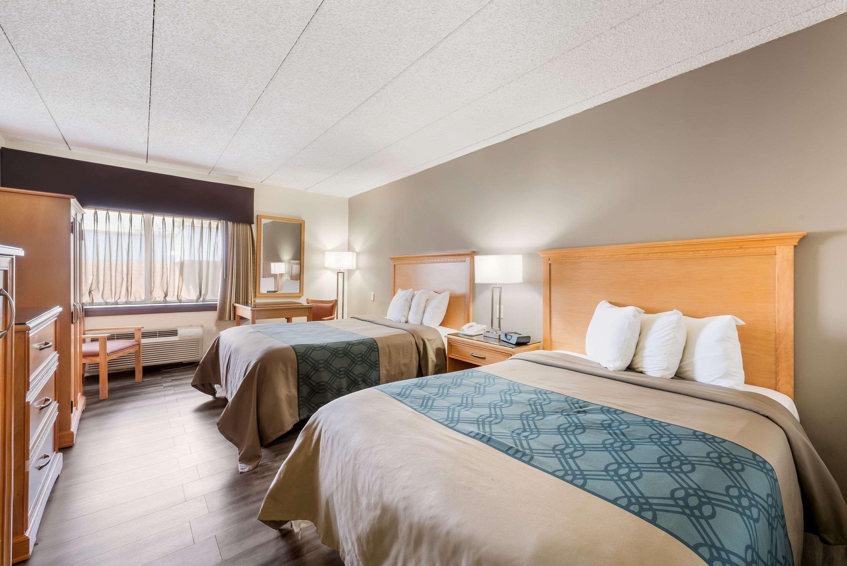 Econo Lodge Quakertown Bagian luar foto