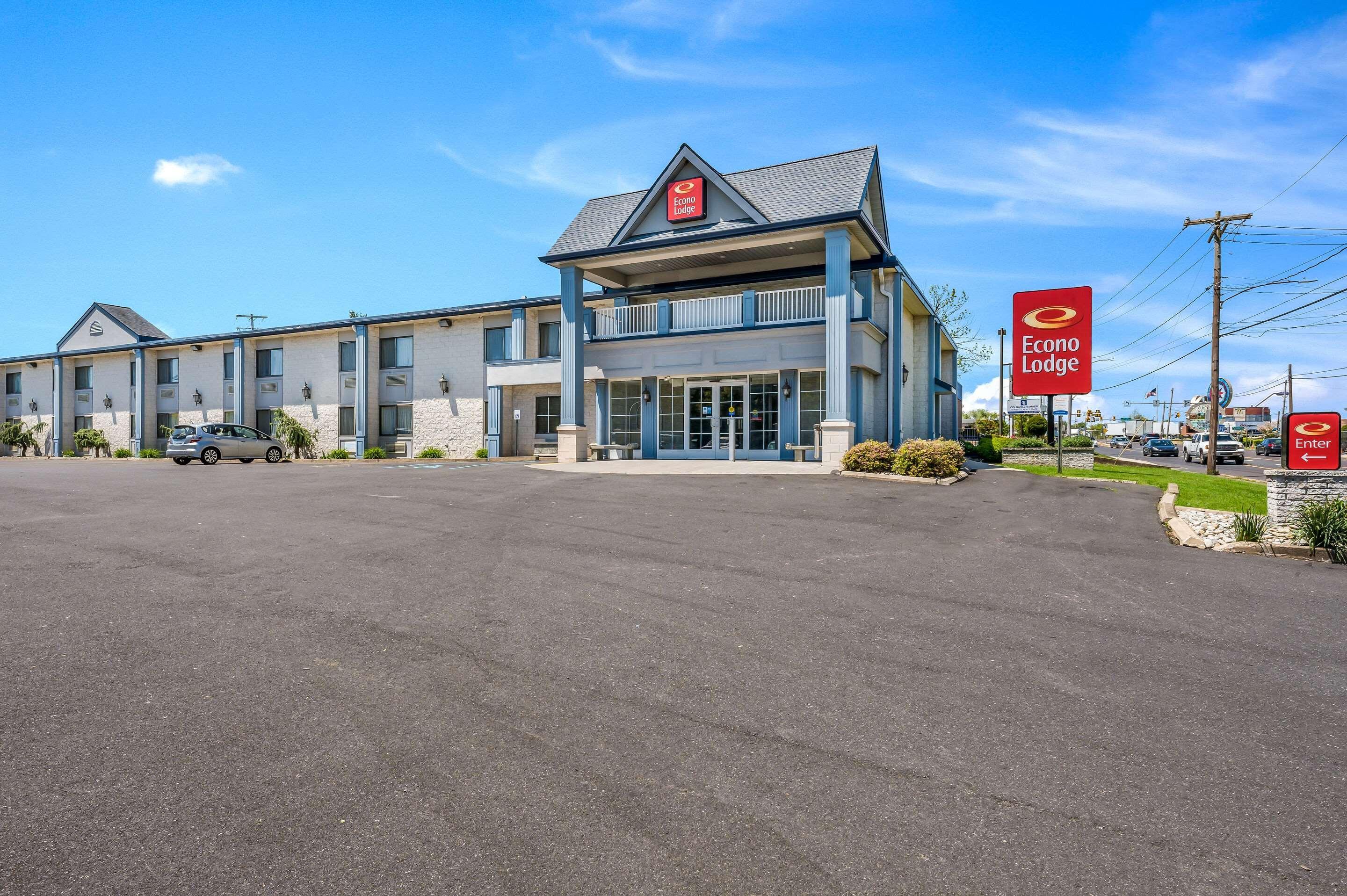 Econo Lodge Quakertown Bagian luar foto