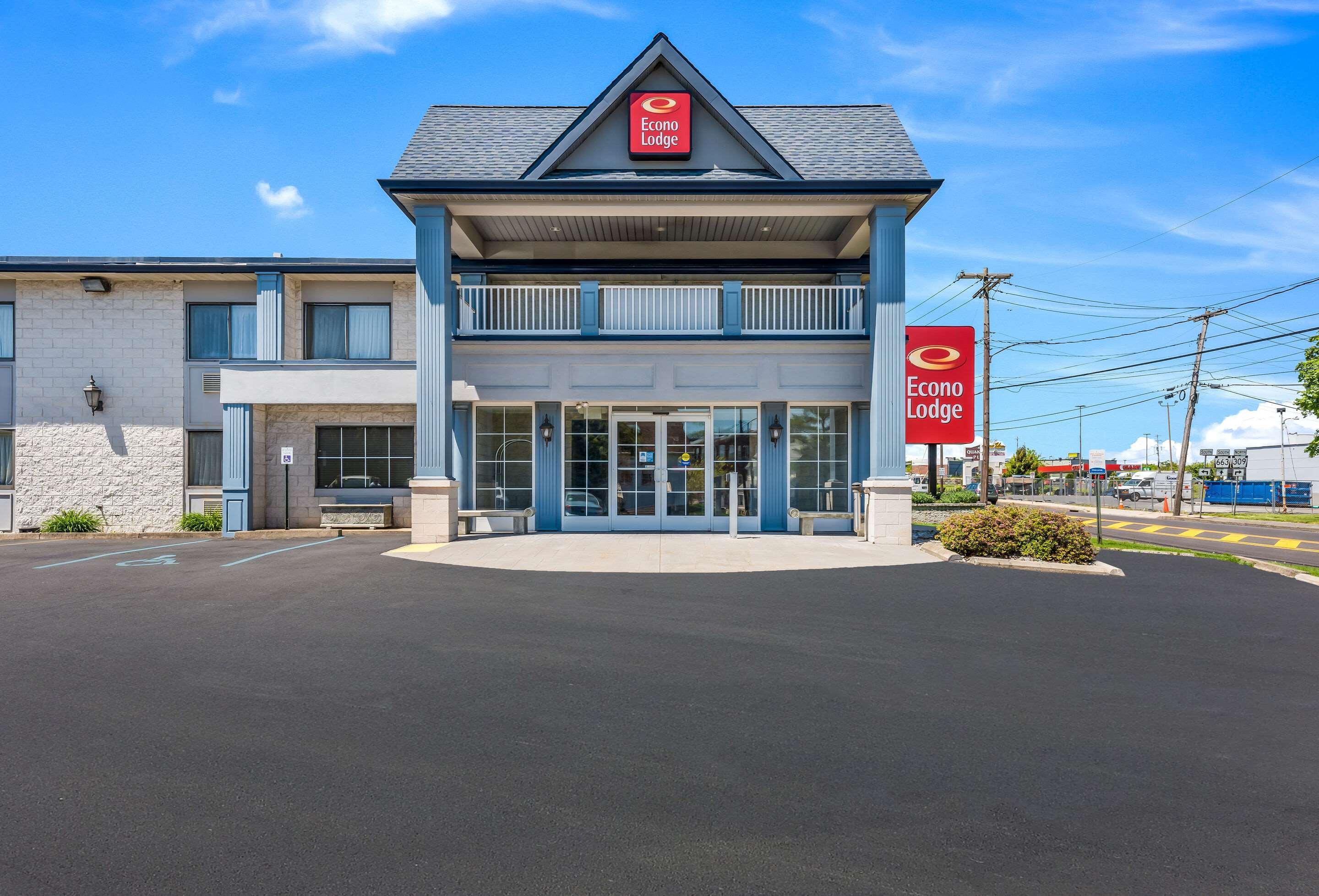 Econo Lodge Quakertown Bagian luar foto
