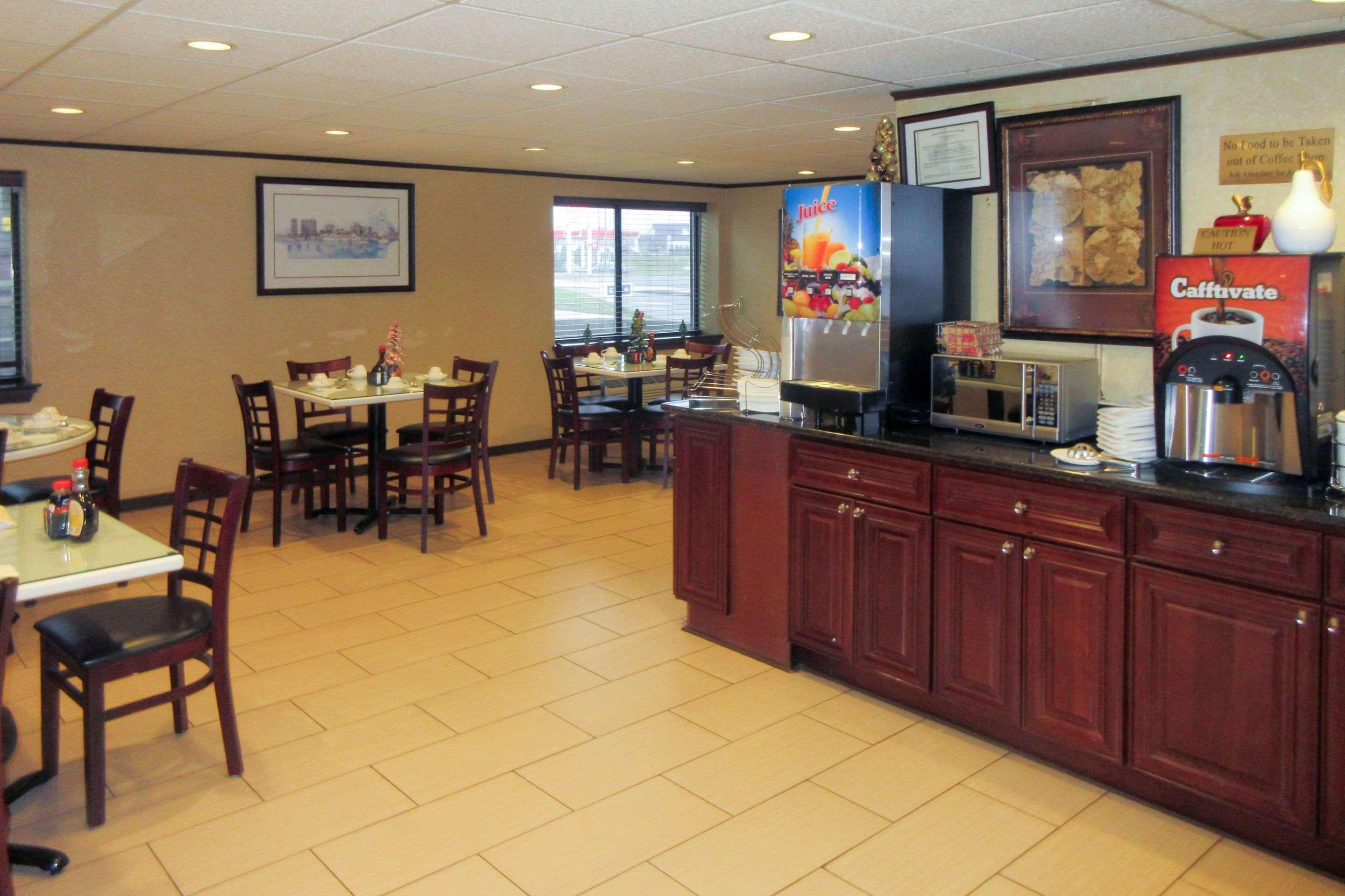Econo Lodge Quakertown Bagian luar foto