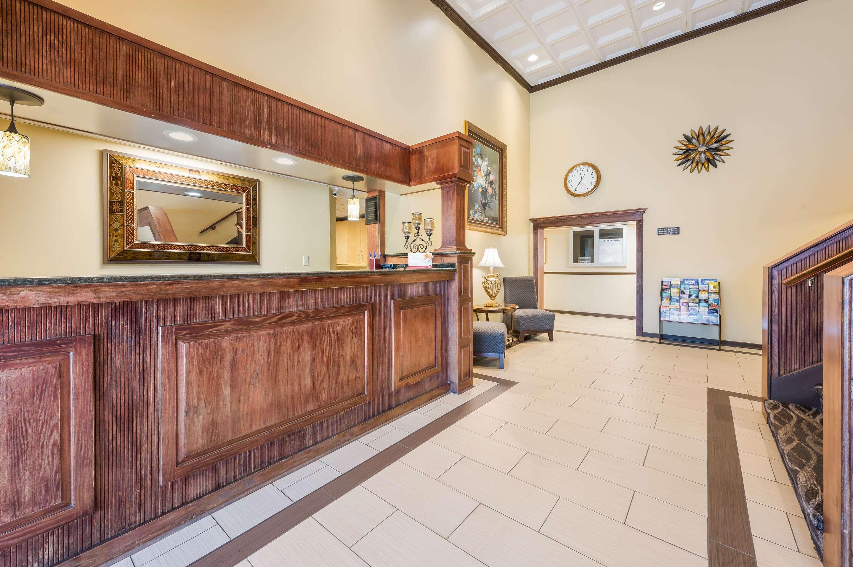 Econo Lodge Quakertown Bagian luar foto