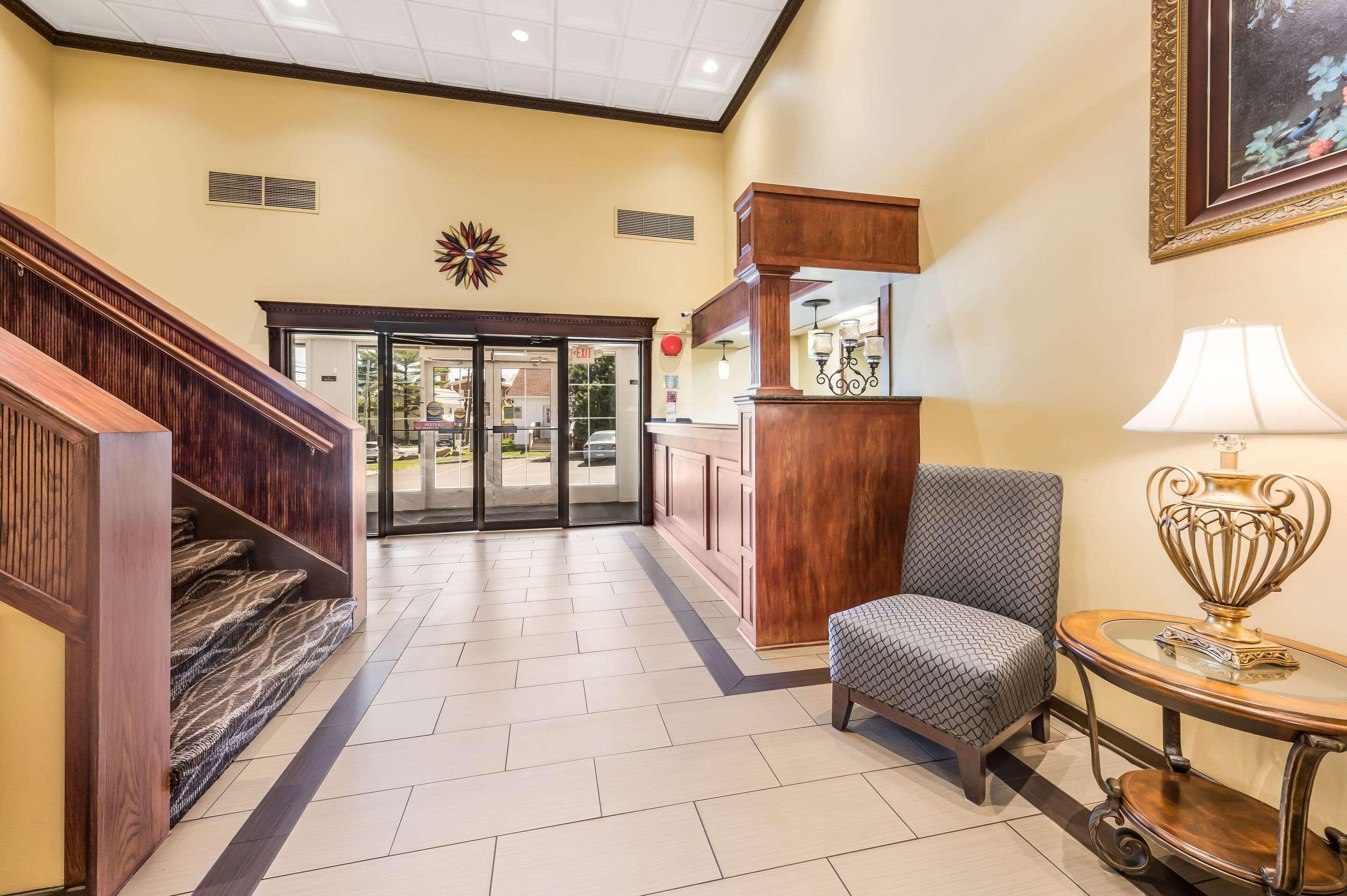Econo Lodge Quakertown Bagian luar foto