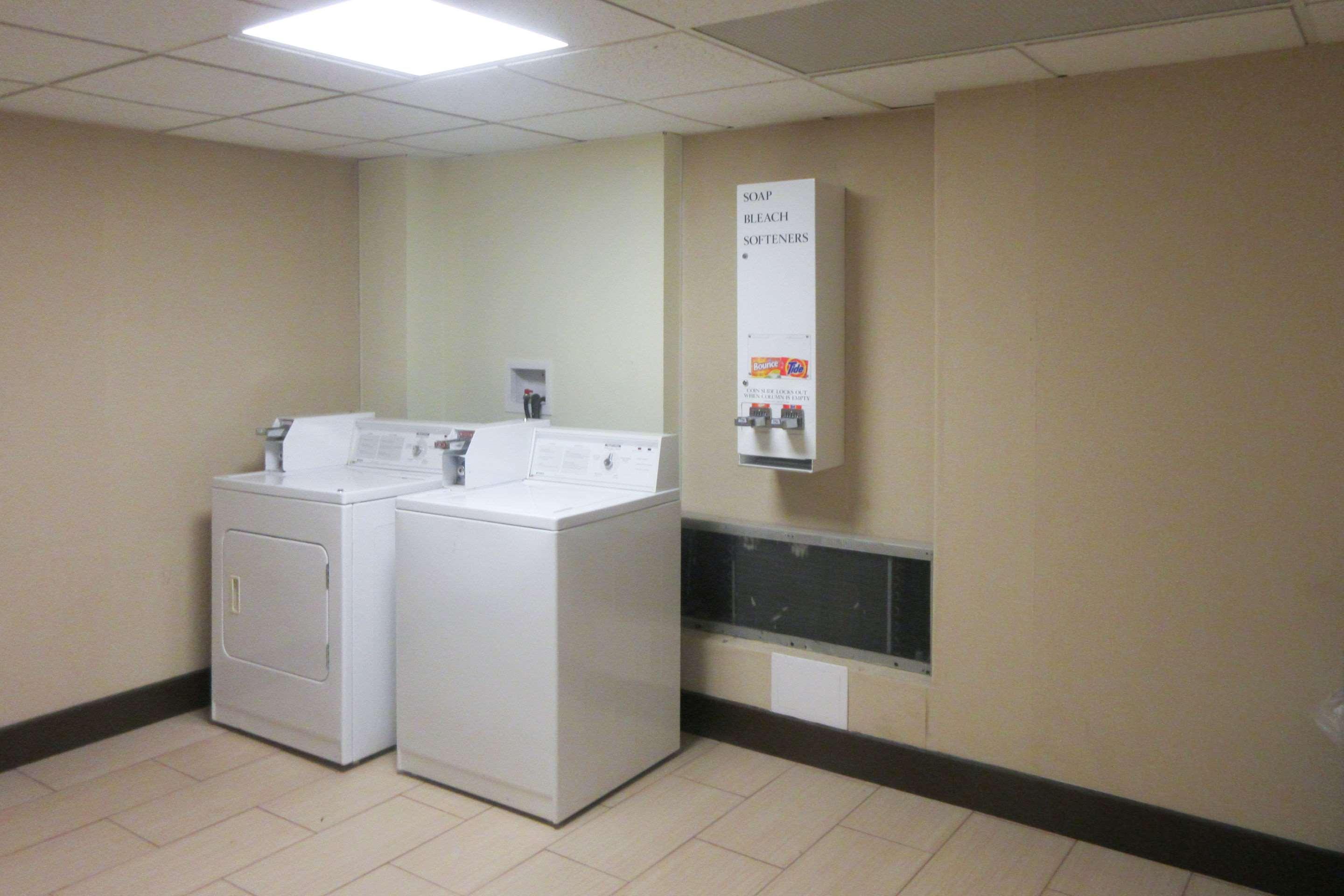Econo Lodge Quakertown Bagian luar foto
