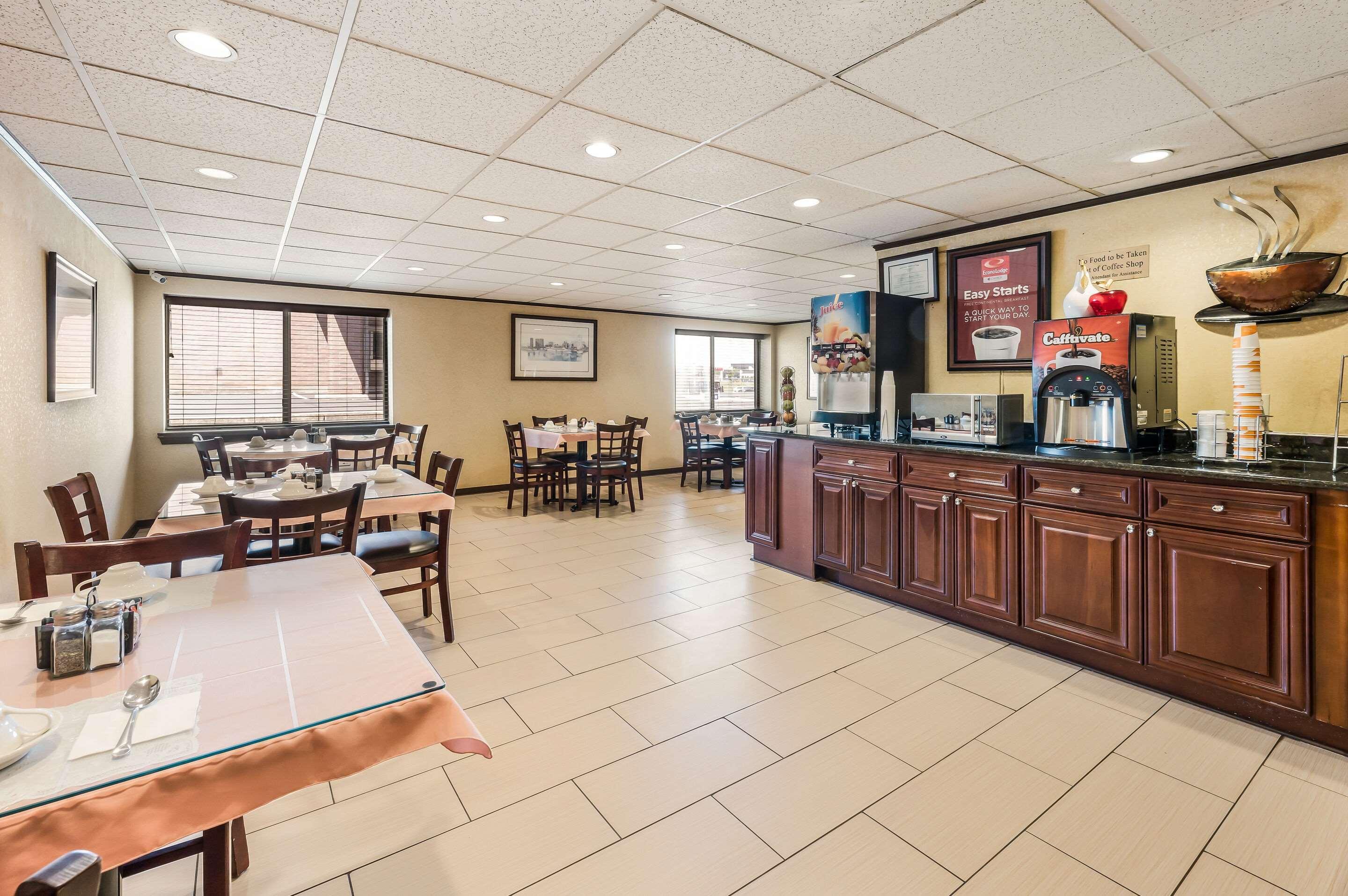 Econo Lodge Quakertown Bagian luar foto