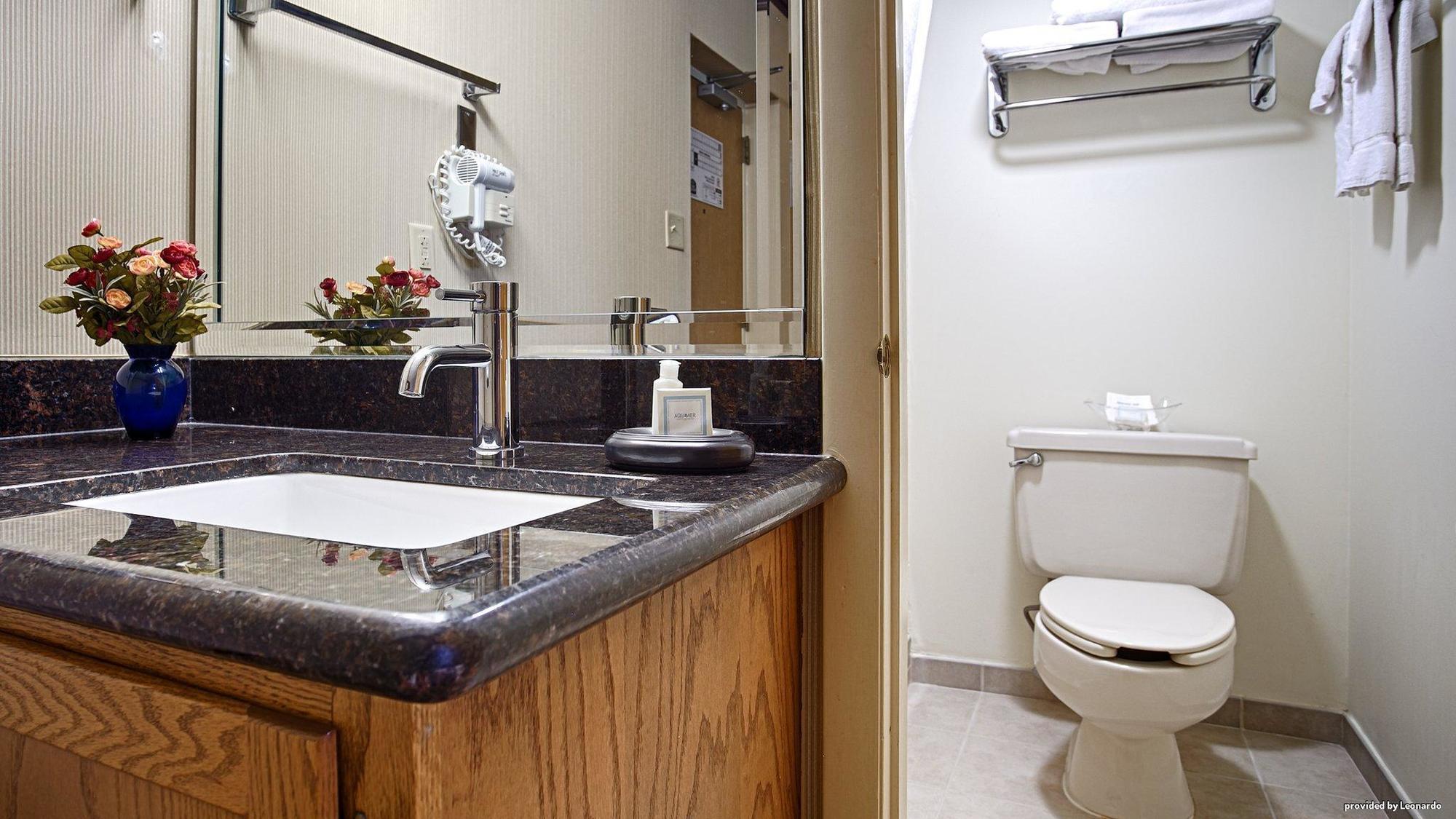 Econo Lodge Quakertown Bagian luar foto