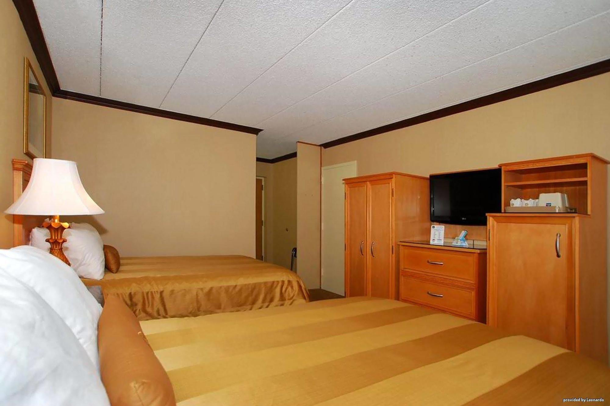 Econo Lodge Quakertown Bagian luar foto