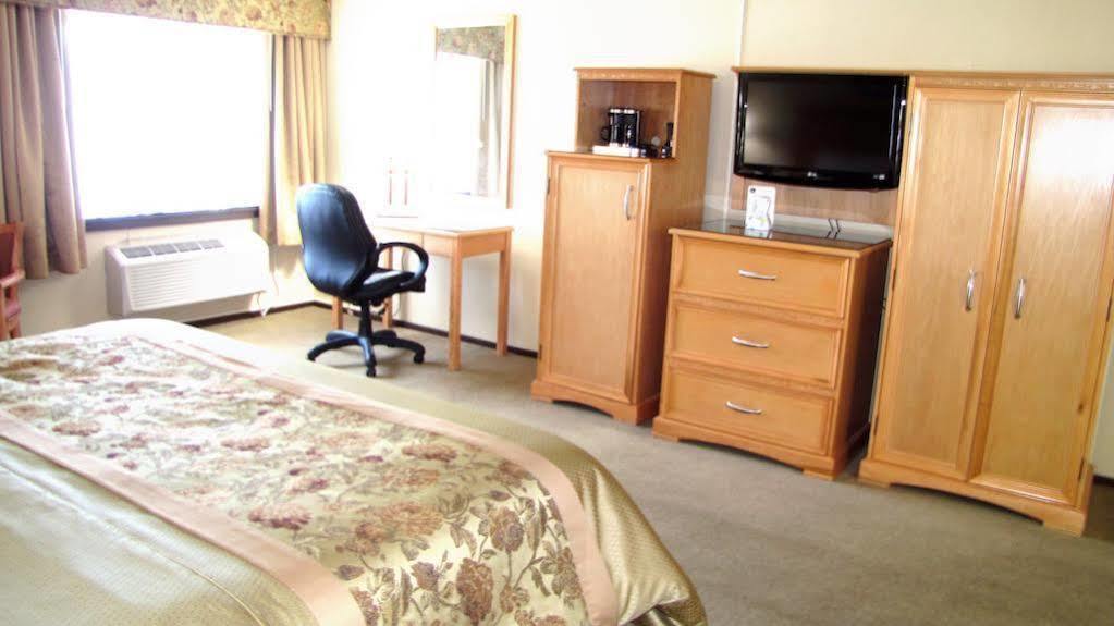 Econo Lodge Quakertown Bagian luar foto