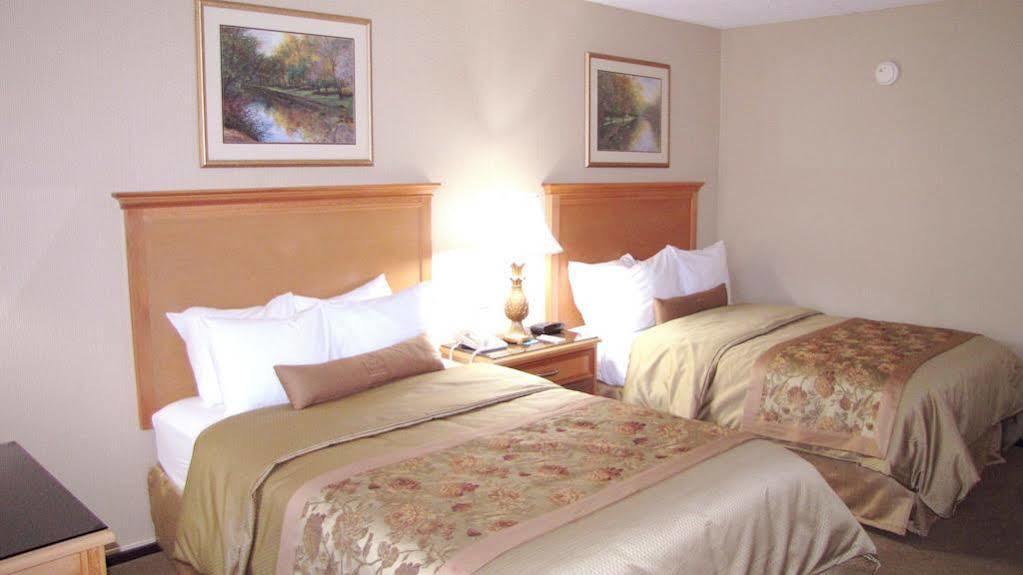 Econo Lodge Quakertown Bagian luar foto